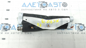Крупный план разъема подушки безопасности airbag переднего правого сиденья Volvo XC40 19-26.