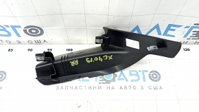 Накладка задней стойки правая под ремень Volvo XC40 19-26 черная верхняя часть
