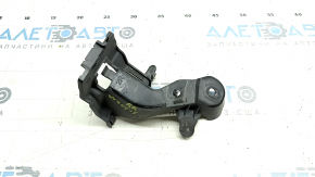 Кронштейн нижньої накладки заднього бампера правий Mercedes C-class W205 15-21
