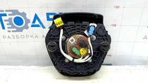 Вид на подушку безопасности airbag руля BMW X5 G05 2019-2026, заметны следы эксплуатации и ржавчина.