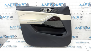 Обшивка дверей картка передня ліва BMW X5 G05 19-23 шкіра schwarz/Elfenbein-Weiss, вставка під дерево Fineline Stripe, підлокітник шкіра бежева, з ручкою та накладками, під пам'ять та масаж, подряпини