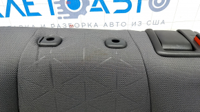 Вид сверху на сиденье заднего ряда Toyota RAV4 2019-2025, подчеркивает текстуру ткани.