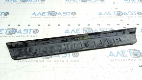 Накладка порога внешняя передняя левая Audi Q5 80A 18-25 черная с хромом, царапины