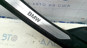 Накладка порога задняя левая BMW X5 G05 19-26 черная с хром вставкой BMW, с подсветкой, окислена