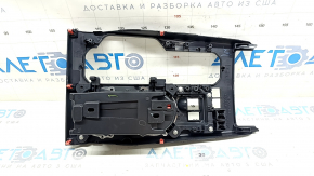 Накладка подстаканников центральной консоли для Toyota Highlander 20-22, детальный снимок с подстаканниками.