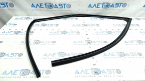 Уплотнитель стекла передний левый Toyota Highlander 20-26
