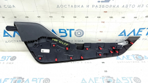 Задний вид боковой накладки центральной консоли Toyota Highlander 2020-2026, все крепления на месте