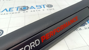 Накладка порога передняя правая Ford Performance для Ford Edge 2019-2024, без видимых дефектов.