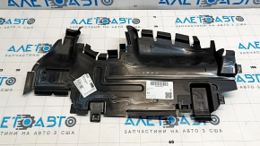 Дефлектор радіатора правий Audi Q7 16-19 2.0T