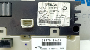 Подробности оригинального номера дисплея из Nissan Murano, возможные следы эксплуатации.