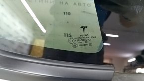Форточка глухое стекло задняя правая Tesla Model Y 20-25 надрыв уплотнителя