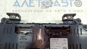 Панель управления климат-контролем для Ford Escape, видно расположение кнопок и интерфейса.
