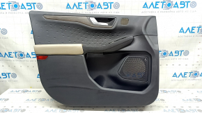 Обшивка двери карточка передняя левая Ford Escape MK4 20-22 черная, молдинг под дерево, бежевый подлокотник кожа, Bang & olufsen, с ручкой и накладками, царапина, примятость