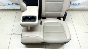 Нижняя часть сиденья Ford Escape, функциональность сохранена, но имеются следы использования.