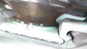 Крупный план подушки двигателя, заметные дефекты и потертости, Ford Escape MK4, состояния Б/У.