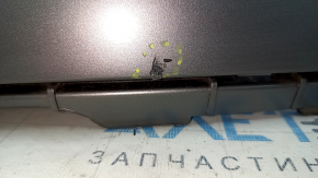 Накладка заднего бампера нижняя Jeep Cherokee KL 19-23 под 2 трубы, серая, царапины, примято, сорвано крепление