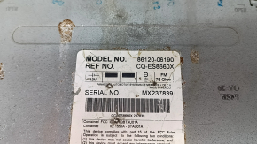 Детальный ракурс разъёмов на головном устройстве Toyota Camry.