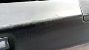 Передняя левая дверь Tesla Model 3 2018-2023 года, фото снаружи с видимыми повреждениями.