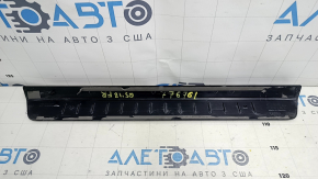Накладка порога внешняя передняя правая Audi Q5 80A 18-25 черная с хромом, царапины