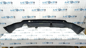 Крупный план повреждений на защите бампера Jeep Grand Cherokee 2011-2022