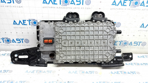 Внутренняя часть аккумуляторного блока Ford Escape, видно без дефектов.