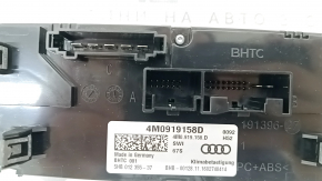 Ближний план разъемов на климат-контроле Audi Q7, четкое изображение маркировки