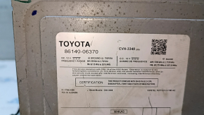 Передняя часть мультимедийного дисплея Toyota Camry v55 2015-2017, сломанные крепления, требуется внимание.
