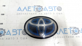 Эмблема значок переднего бампера Toyota Prius V 12-17 под радар круиз, царапины, песок, под полировку