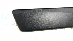 Накладка порога задняя правая внешняя Toyota Prius V 12-17 черн, царапины