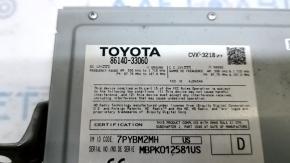 Крупный план разъёмов на головном устройстве для Lexus ES 2013-2018 без видимых повреждений.