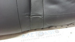 Близкий план перфорированной кожи на сиденье Honda Accord 2023-2026, с небольшими деформациями.