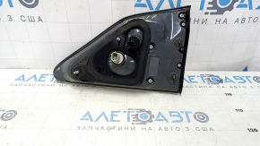 Задний фонарь Lexus RX450h 2010-2012, вид с внутренней стороны, состояние хорошее с дефектами.