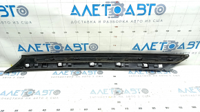 Молдинг передней стойки левый Nissan Rogue 21-26 черный глянец, тычка