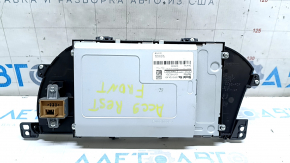 Задняя сторона мультимедийного устройства Honda Accord, царапины на корпусе.