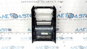 Накладка центральной консоли для BMW X5 G05 19-20, в отличном состоянии, черного цвета.
