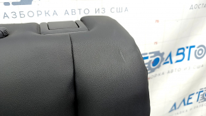 Задняя часть сидения Nissan Rogue 2021-2026, без видимых дефектов, в рабочем состоянии.