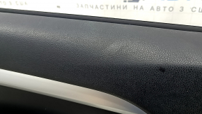 Обшивка двери карточка передняя левая Toyota Highlander 17-19 черная, подлокотник кожа черная, вставка темно красная, серый молдинг, с заглушкой, примята, под чистку