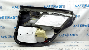Обшивка двери карточка задняя левая Toyota Avalon 13-15 черная c бежевой вставкой кожа, подлокотник коричневый кожа, с ручкой, царапины, побелел пластик