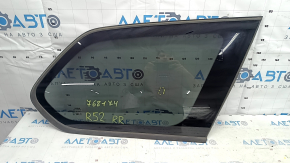 Форточка глухе скло задня права Nissan Pathfinder 13-20 подряпини на склі