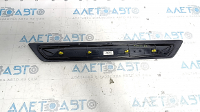 Накладка порога передняя левая наружная BMW 3 F30 12-18 черная с хромом, царапины