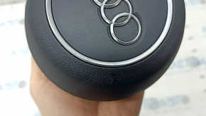 Подушка безопасности airbag в руль водительская Audi A4 B9 17-24 черная, царапины