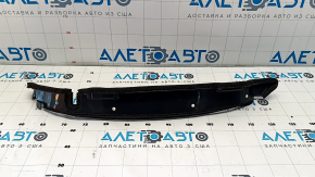 Уплотнитель крыла дверь-крыло левый Nissan Leaf 18-24
