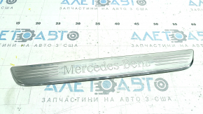 Накладка порога передня права зовнішня Mercedes W213 E 300/350 17-23 хром, подряпини, прим'ятості, зламана направляйка