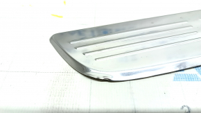 Накладка порога передняя правая наружная Mercedes W213 E 300/350 17-23 хром, царапины, примятости, сломана направляйка