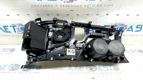 Задняя сторона накладки центральной консоли Infiniti Q50 2014-2020 с отображением креплений и компонентов.