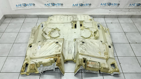 Дополнительный ракурс с другого ракурса, показывающий заднее покрытие пола Audi Q7.