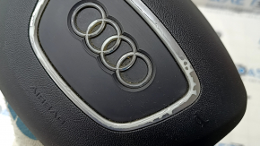 Вид подушки безопасности с мутным хромом и потертостями, Audi Q7 2010-2015.