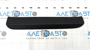 Накладка порога задняя левая внешняя Audi Q7 4L 10-15 черная, царапины, тычки, сломаны направляющие