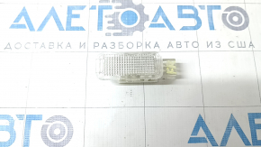 Плафон освітлення обшивки дверей картки передньої правої Audi Q7 4L 10-15 нижній, білий