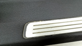 Накладка порога задня права внутрішня Volvo XC90 16-22 з підсвіткою, чорна, подряпини, тріщини